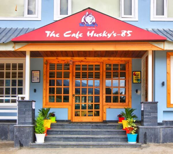 The husky lodge and cafe