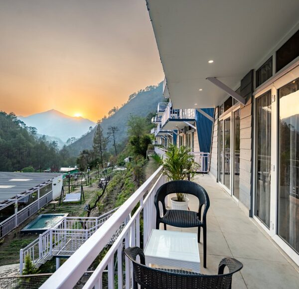 Baba Benison Resort kainchi
