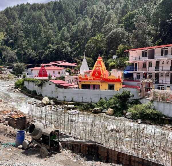 Baba Benison Resort kainchi